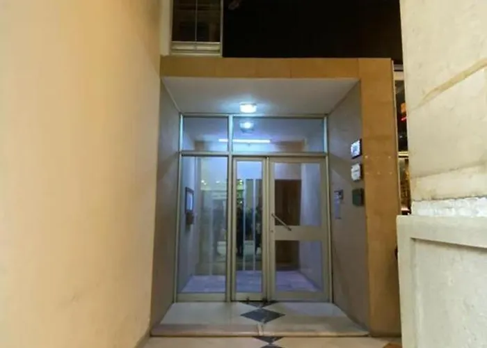 Gallery - Center View טיראנה