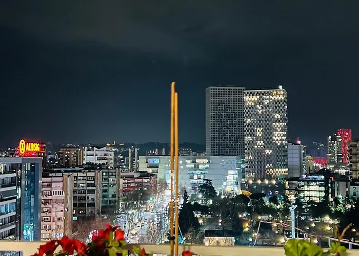 Gallery - Center View דירה